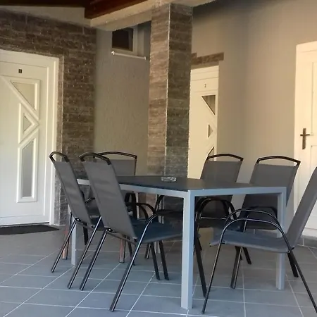 Silver Apartment *