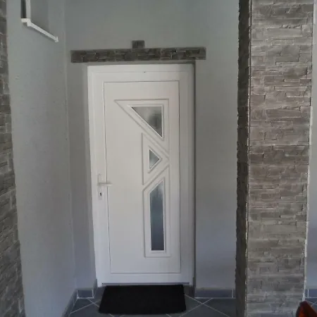 Silver Apartment Zadiel